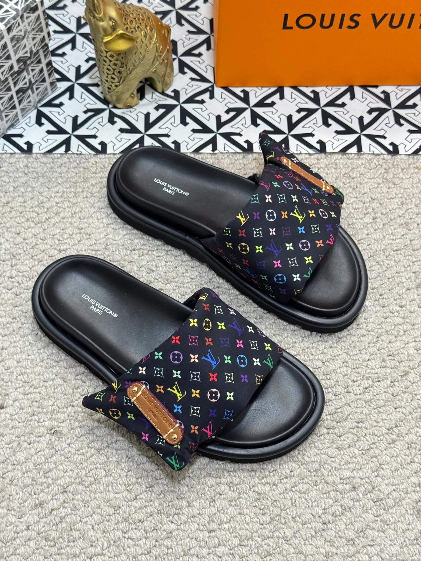 Men's men's shoes 💰360 [New style] 🦇🦇Top original order [Louis Vuitton] Couple style 👫Spring and summer style🎯🎯As an active family in the fashion industry ⭐ Lv is characterized by bold innovation ⚡Fabric down cloth🔥 Combined outsole, clean and tidy ⚡Fashionable and generous🌹Multiple colors available..Size: 36-44 (45 customized